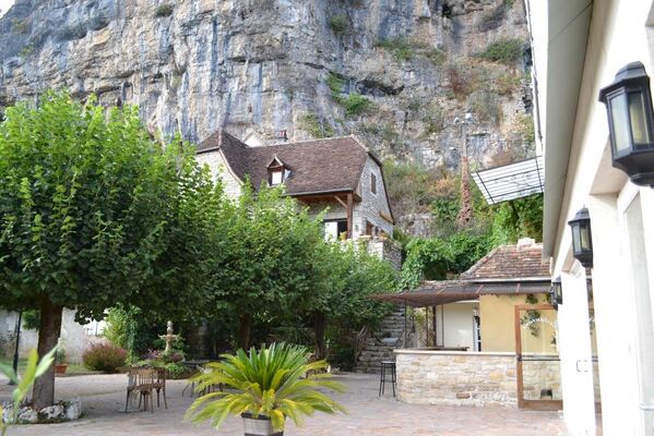 hotel les falaises-gluges martel-falaise