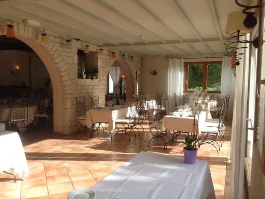 hotel les falaises-gluges martel-salle1
