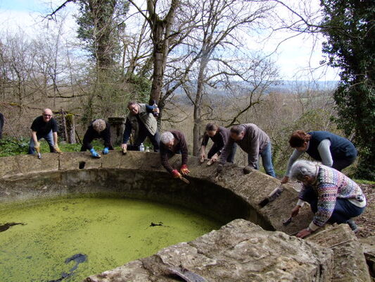 nettoyage -fontaine lavoir de La Poujade