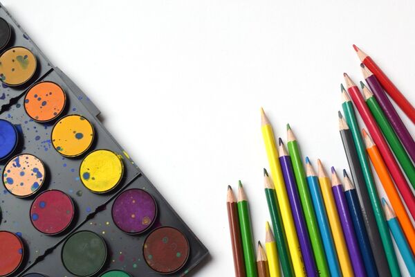 peinture et crayons