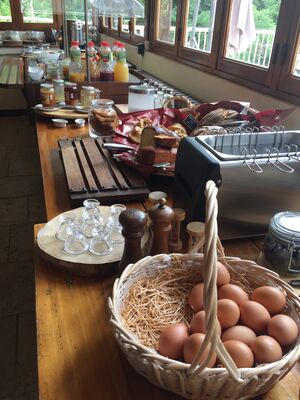 petit-dejeuner-hotel-restaurant-grottes-cabrerets