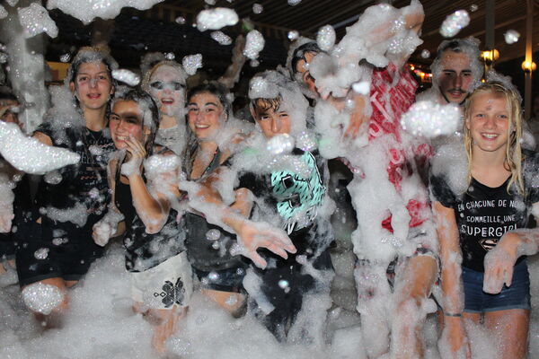 soiree_mousse_animation_payrac_les_pins_yelloh_village