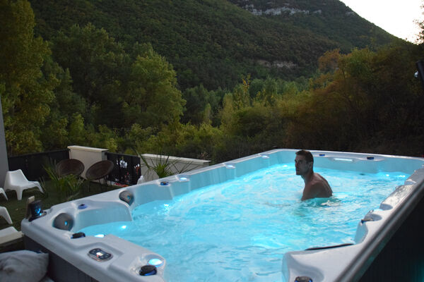 Dandelion_gite_jacuzzi_piscine_nature_eco_design_gitedegroupe_5etoiles_5epis_gorgesdutarn_millau_viaduc_aveyron_lozere_exterieur_DSC_4225