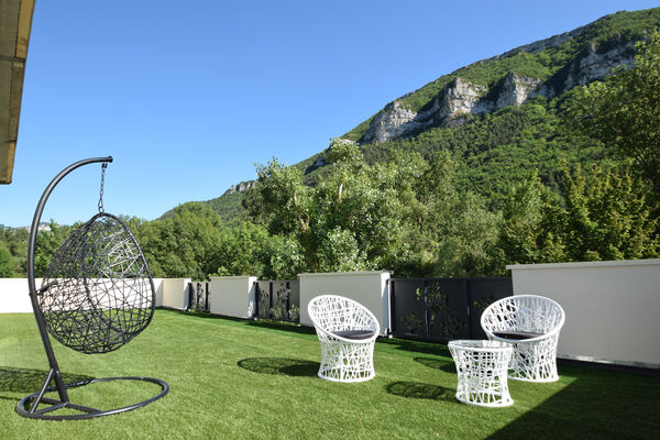Dandelion_gite_jacuzzi_piscine_nature_eco_design_gitedegroupe_gorgesdutarn_millau_viaduc_aveyron_lozere_spa_chambre_bulle-DSC_3480