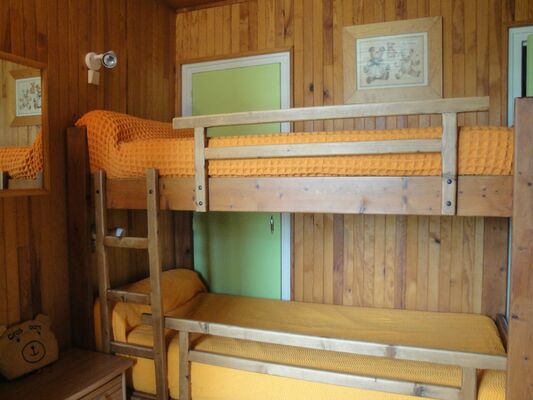 Chambre avec lits superposés
