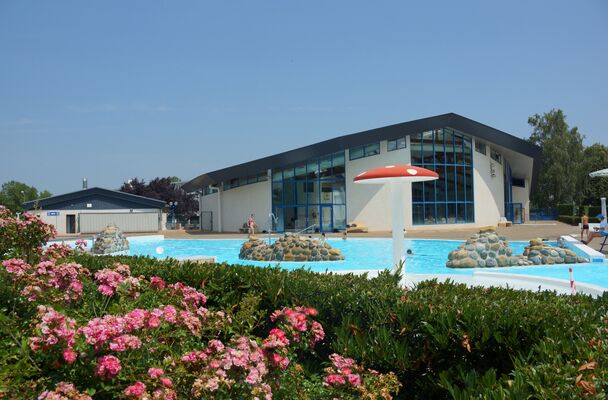 Piscine intercommunale du Haut Béarn - vue bassin extérieur (CCHB)