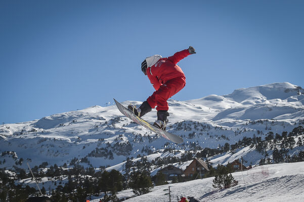 SNOWBOARD
