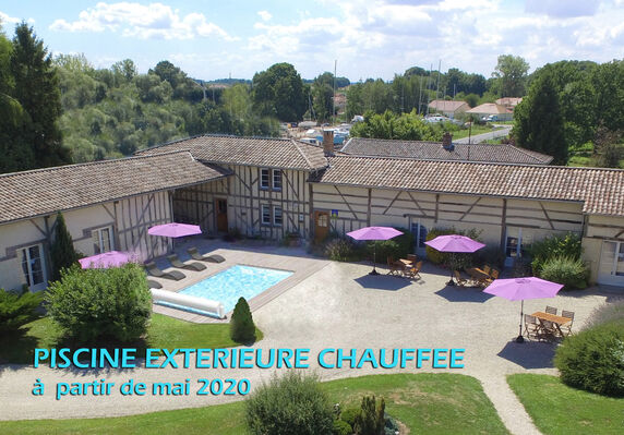 vue extérieure avec piscine
