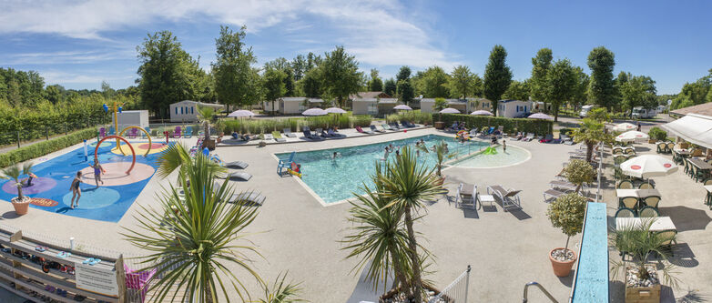 Camping-Yelloh-en-Champagne-Eclaron-piscine