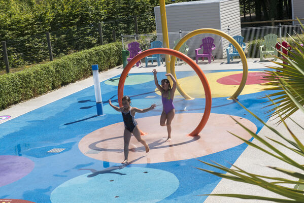 Camping-Yelloh-en-Champagne-Ecalron-aire-de-jeux-aquatique