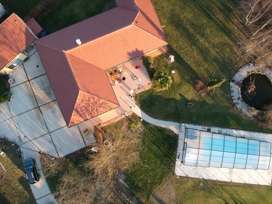 La propriété et la piscine