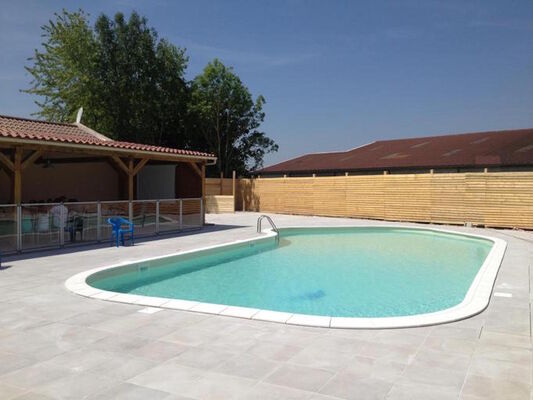 Camping La Croix Badeau - Piscine-camping