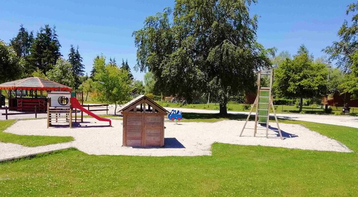 camping-lac-du-der-aire-de-jeux-2