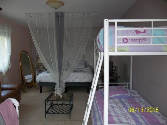 La chambre faliliale (les lits)