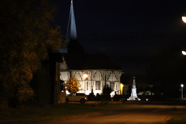 Le Tilleul - en-habit-de-soirée- Eglise St Nicolas d'Outines