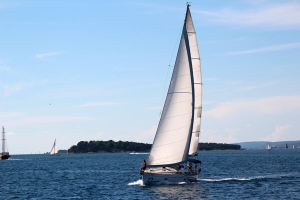sailing-vessel-1473316-1920-2