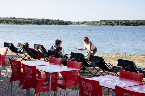 Terrasse du restaurant - Vue sur le lac