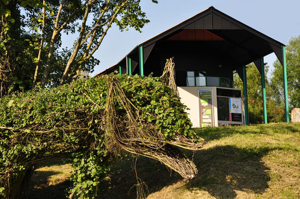 "La chimère des 4 vents", oeuvre de Caroline Valette, veille sur la Maison du Parc.