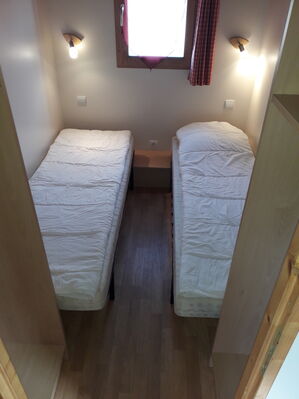 chambre 2 lits simple mobilhome type chalet