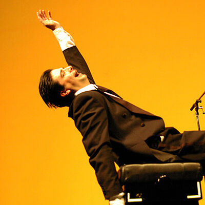 31-Roberto-d'Olbia-3-piano-show-productions