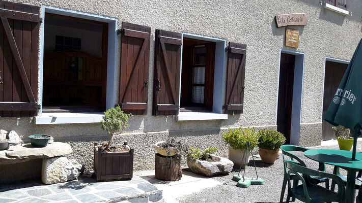 A-exterieur-garcie-gavarnie-HautesPyrenees