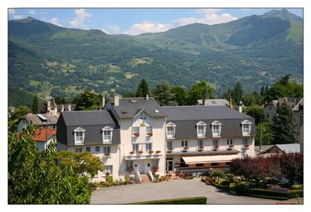 facade2-hotellesoleillevant-argelesgazost-hautespyrenees.jpg