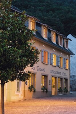 façade-hotelleviscos-saintsavin-hautespyrenees.jpg