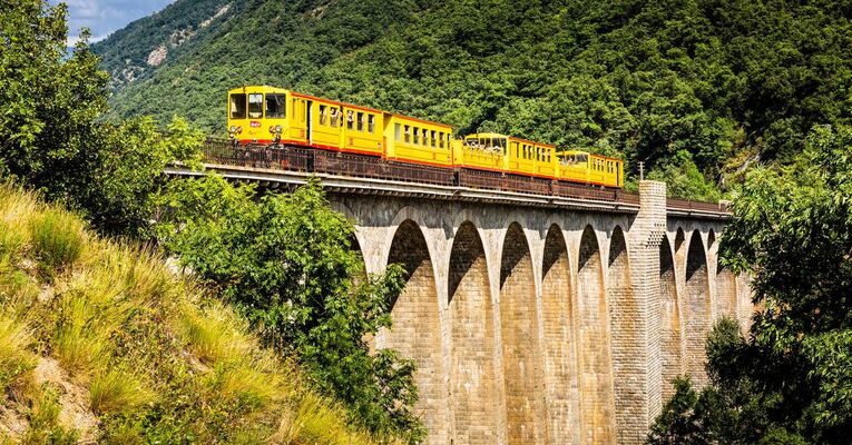 ATV-excursion-train-jaune