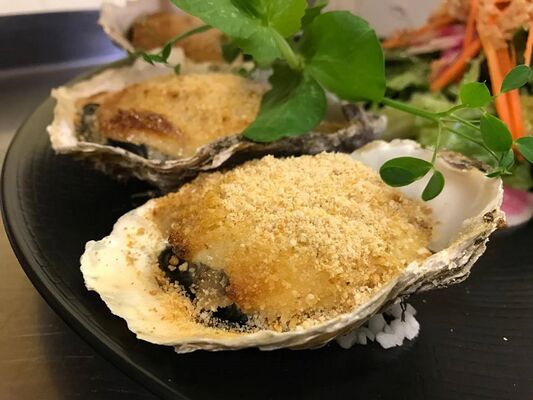 La senyera carte février 2017 huitres de Leucate gratinée à l'all i oli et champignons d'Olette