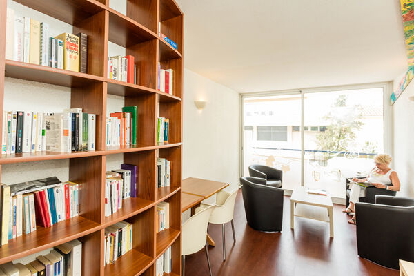 hotel-centre-plage---argeles-sur-mer---biblio1