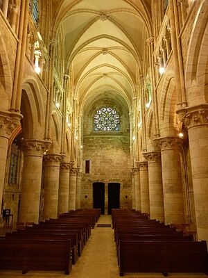 Collégiale Auffay Nef