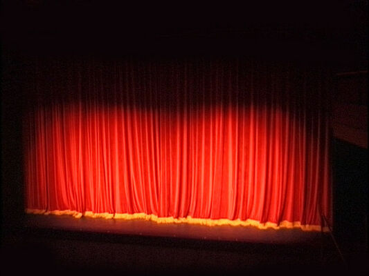 Théâtre_rideau_scène
