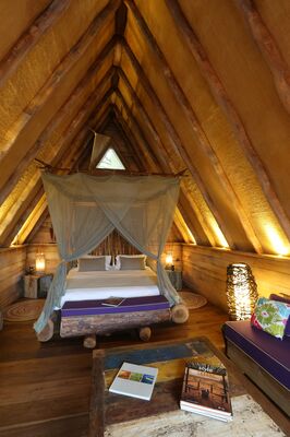 MALGACHES - CHAMBRE SALON