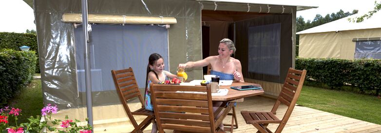 Camping au Bord du Loir - Le Lude - bungalow toilé (1)