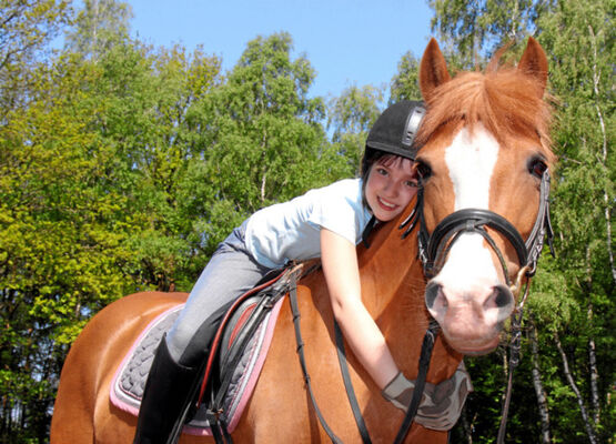 Enfant-poney-©-Kathrin39-Fotolia.com_-630x0