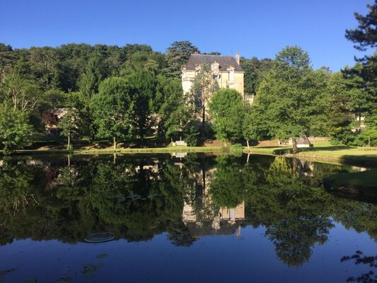 Le château de la Roche Racan et l'étang