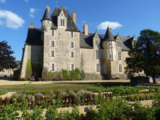 PCU49-chateau-de-baugé-1