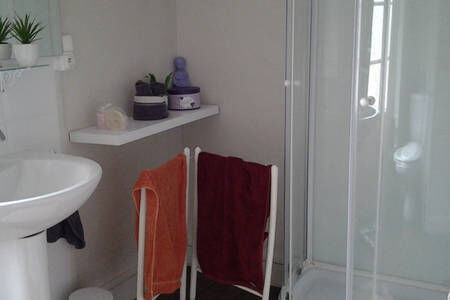 salle de bain a partager