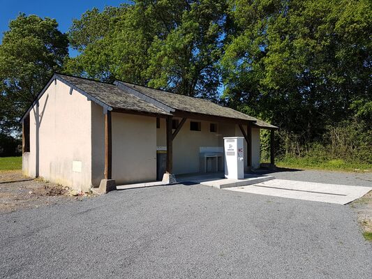 Aire Camping Car Park_La Bruère sur Loir