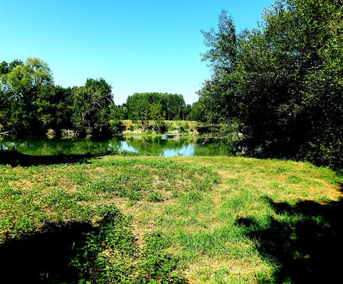 Aire Camping Car Park_La Bruère sur Loir