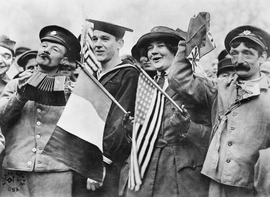 Armistice_Day_Celebrations,_Paris,_11_November_1918_Q65857