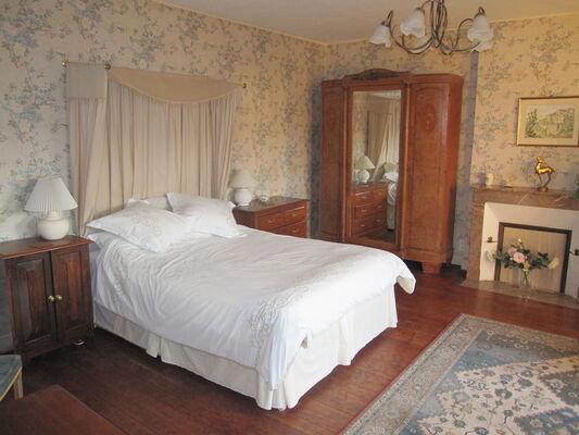 Le Logis blue room