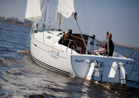 Location bateau voilier Atlantique Vendée St Gilles Croix de Vie First 25.7s
