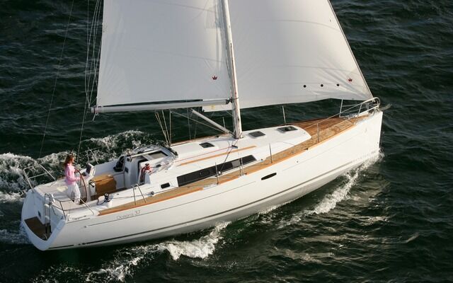 Location bateau voilier Atlantique Vendée St Gilles Croix de Vie Océanis 37