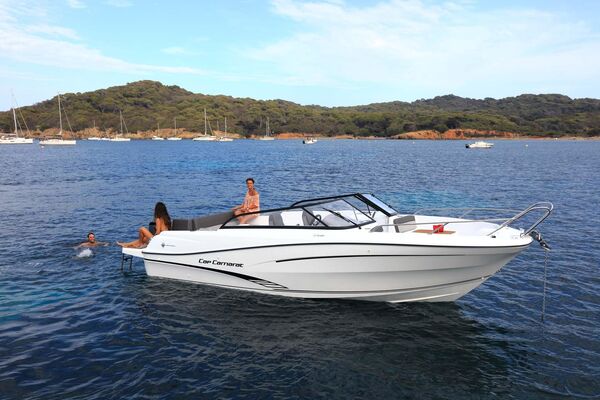 Location bateau moteur Vendée St Gilles Croix de Vie Cap Camarat 7.5BR