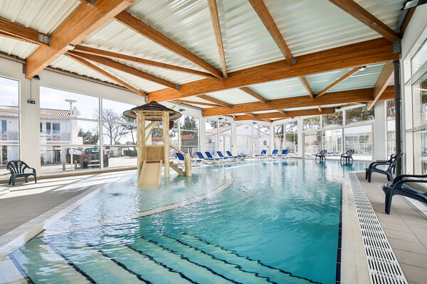 Piscine couverte chauffée_ventdedenpark_sthilairederiez
