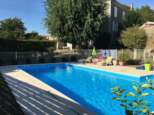 piscine-meublé-barbier-85570-l-hermenault-1