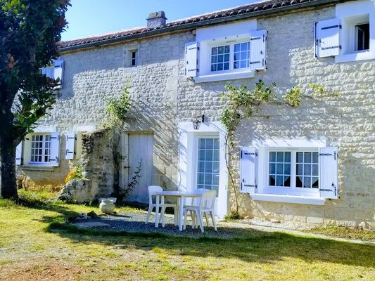 meuble-gite-la-chatellenie-d-ardennes-fontenay-le-comte-85200-9