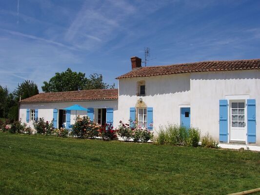 meublé-gite-les-volets-bleus-saint-valérien-85570 (1)