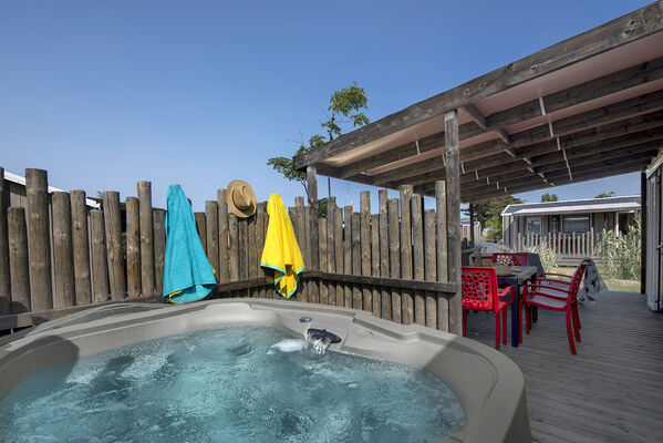 mh-jacuzzi-5-ocean